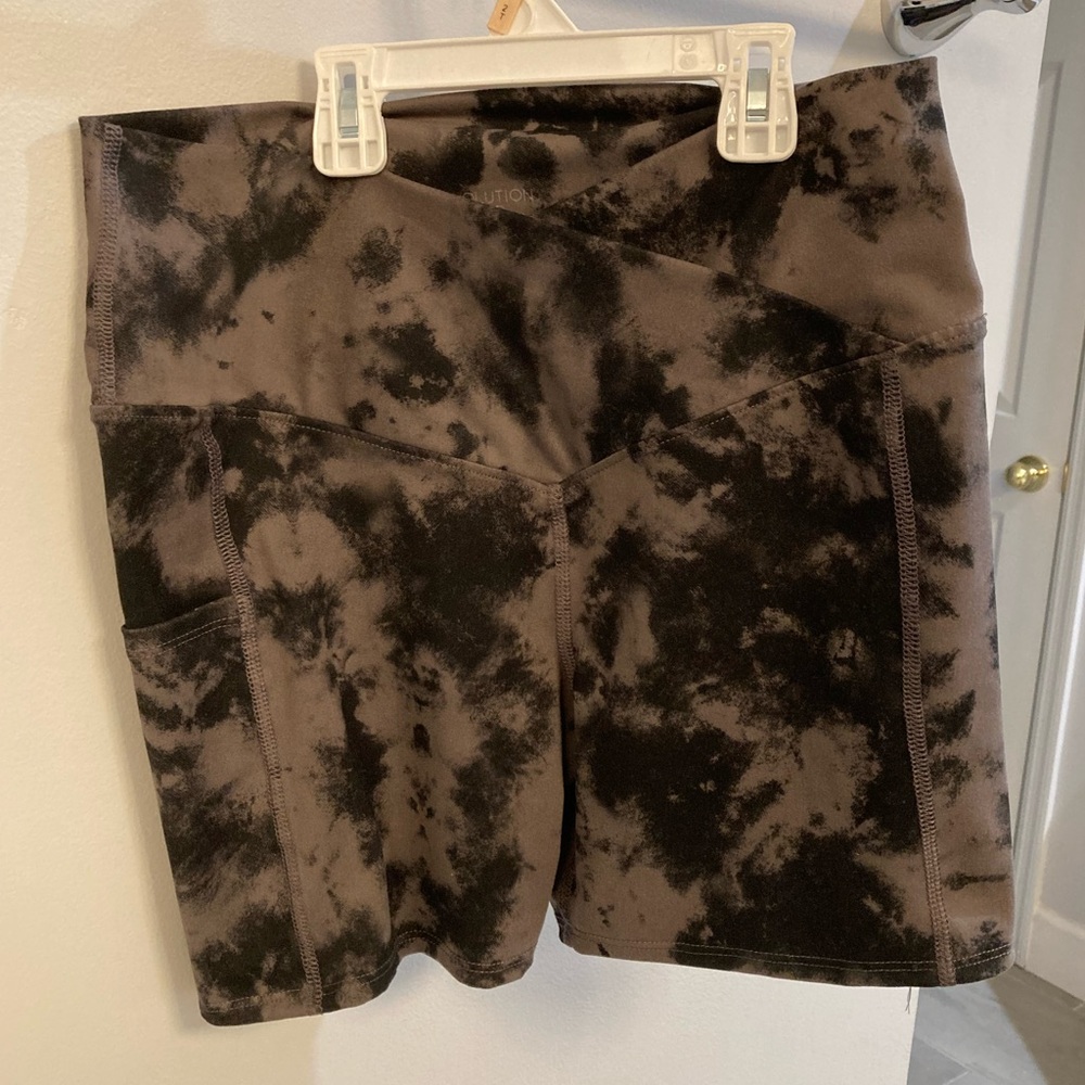 Evolution & Creation black and gray Tie Dye biker Shorts XL